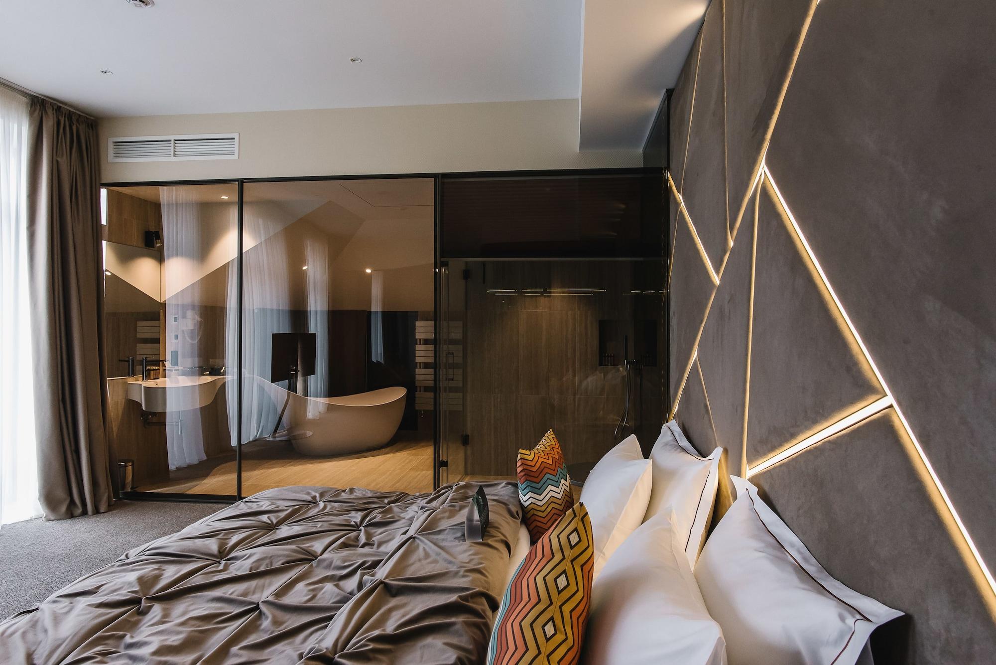 Noble Boutique Hotel Lutsʼk Eksteriør billede