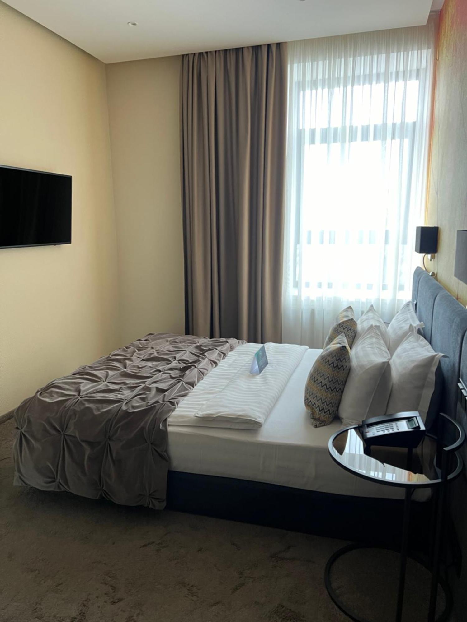 Noble Boutique Hotel Lutsʼk Eksteriør billede