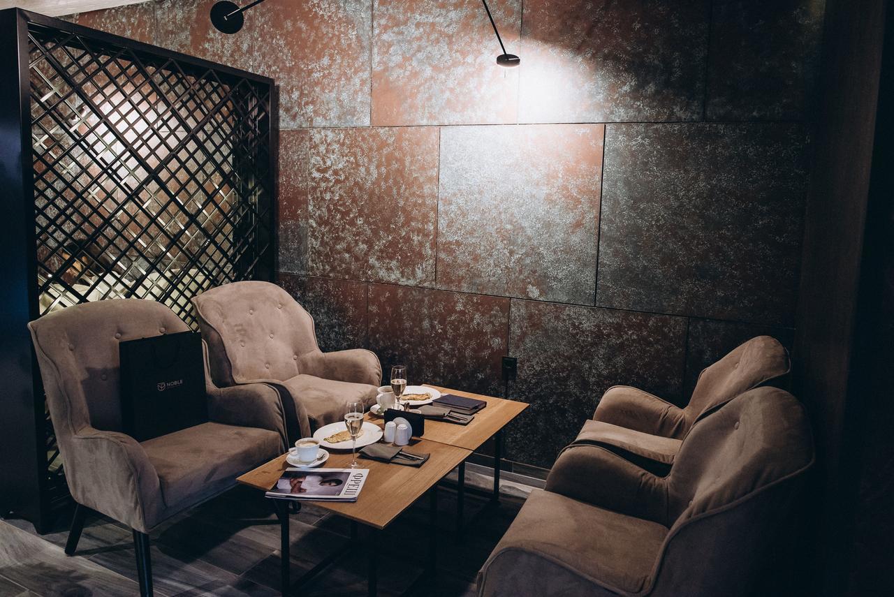 Noble Boutique Hotel Lutsʼk Eksteriør billede