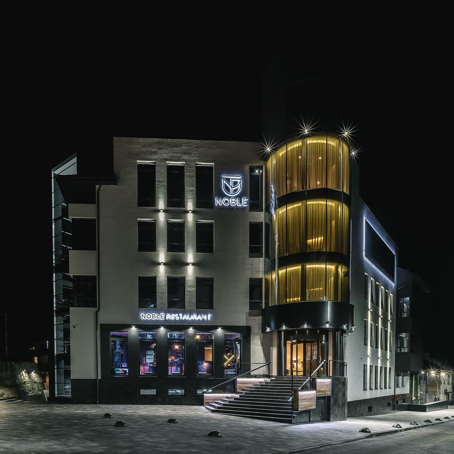 Noble Boutique Hotel Lutsʼk Eksteriør billede